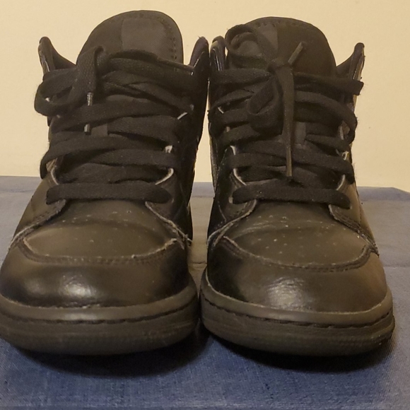 Air Jordan 1 mids Triple black GS - Picture 2 of 6